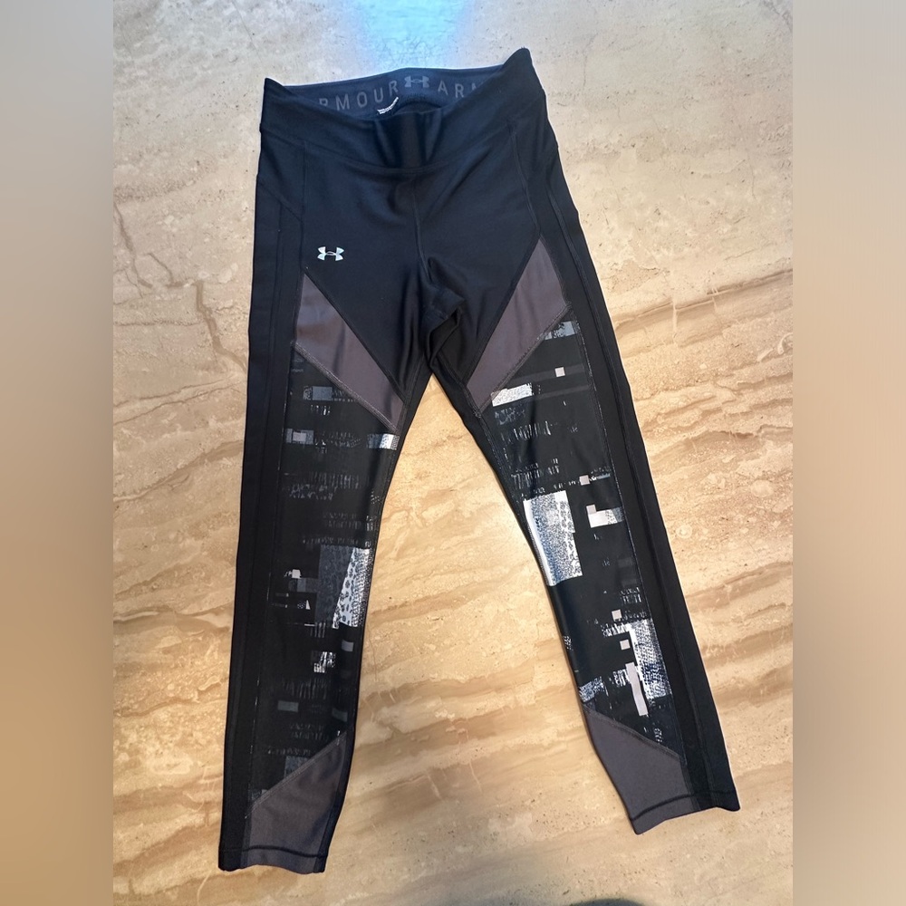 Woman’s under armour compression heat gear active leggings